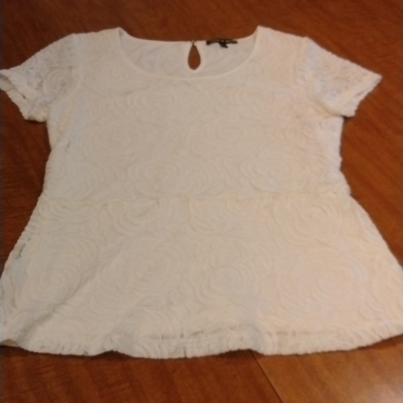 Cable & Gauge Tops - Cable and gauge Lacey lined short sleeve ladies top size  junior medium